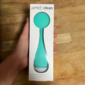 PMD Clean bettery powered facial cleanser